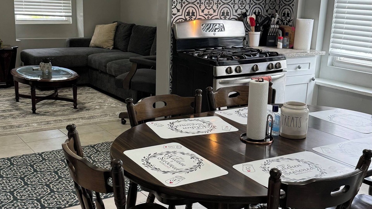 Pilsen Apartment | Beautiful and stylish 1 bedroom apartment in the heart of Pilsen "CASA PILSEN"