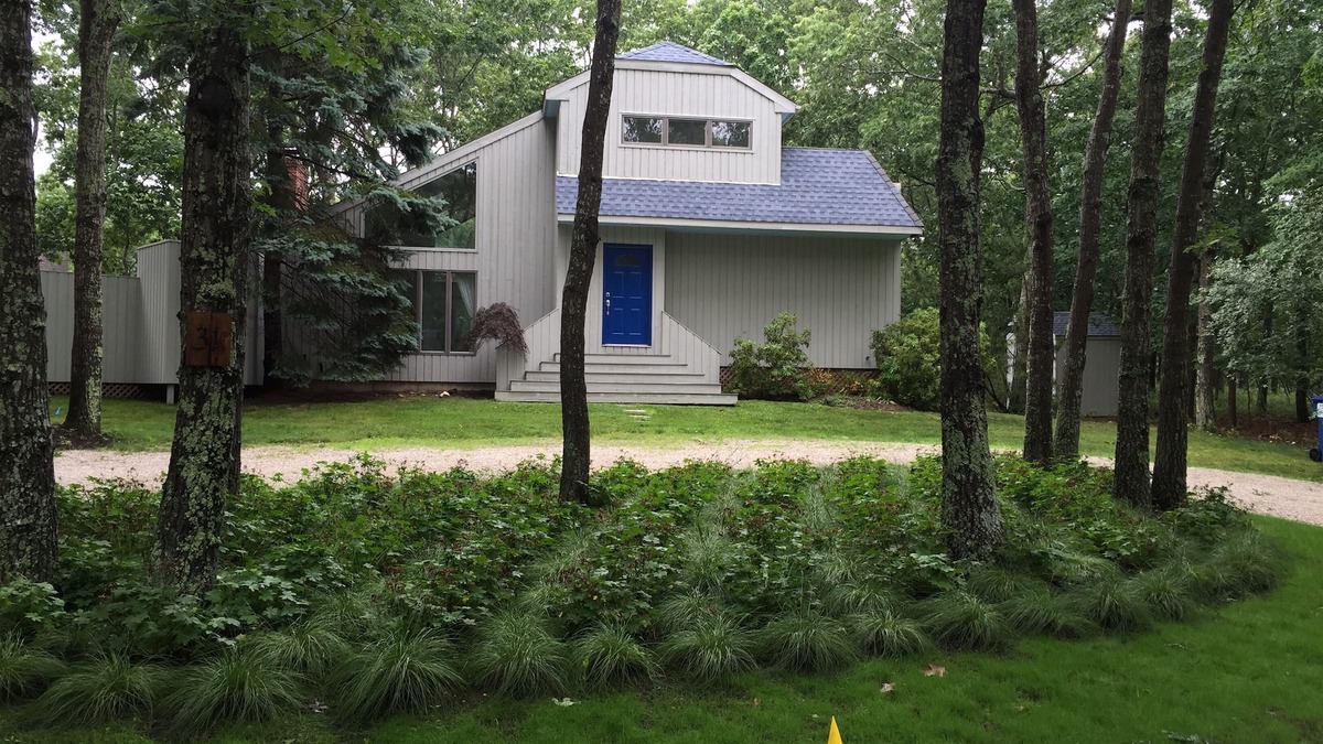 East Hampton House | Beautiful and sunny 2 story house in the Northwest Woods
