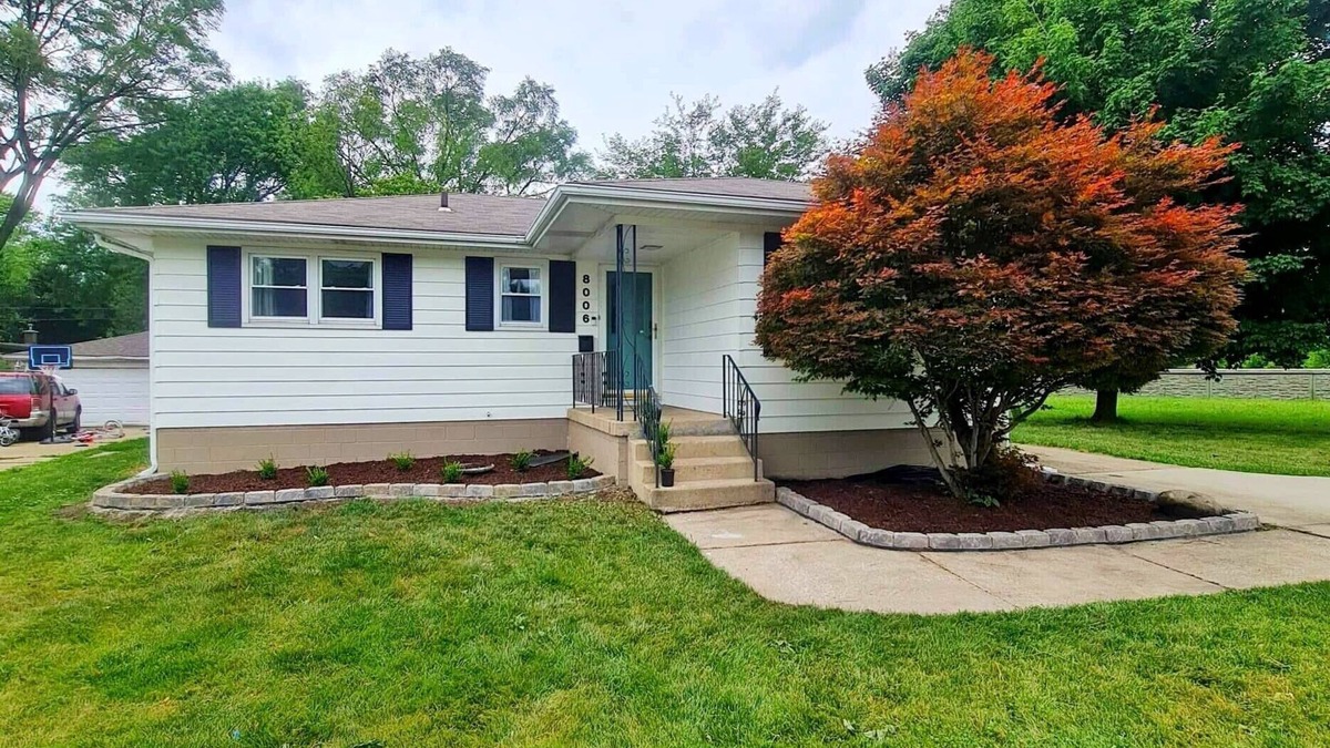 Hammond House | Beautiful and updated place to stay in a quiet neighborhood of Munster Indiana.