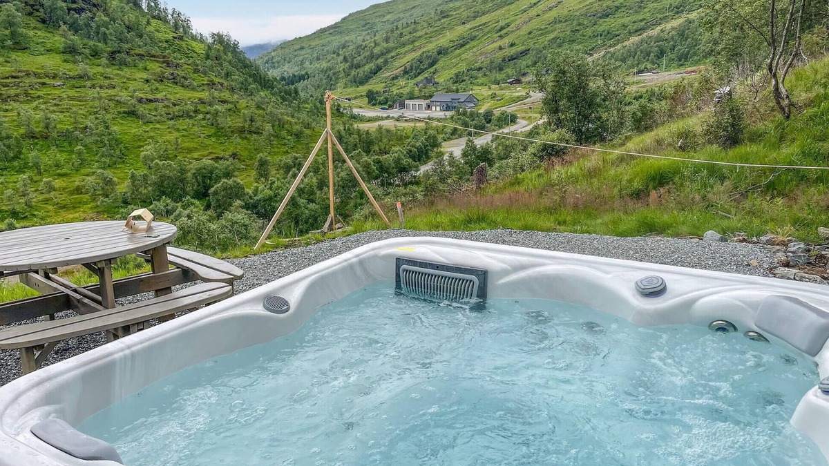 Kvam House | Beautiful and welcoming cottage in great location near the ski center Eikedalen.