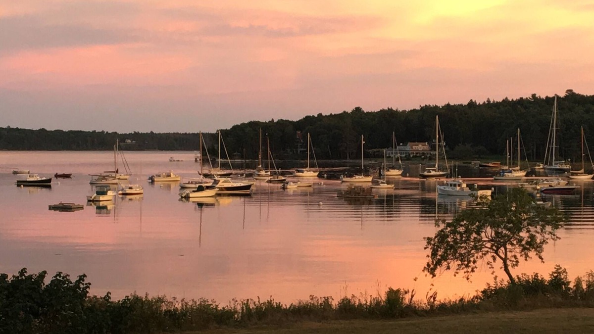 Round Pond House | Beautiful Antique Waterfront Property On Round Pond Harbor - Sleeps 7