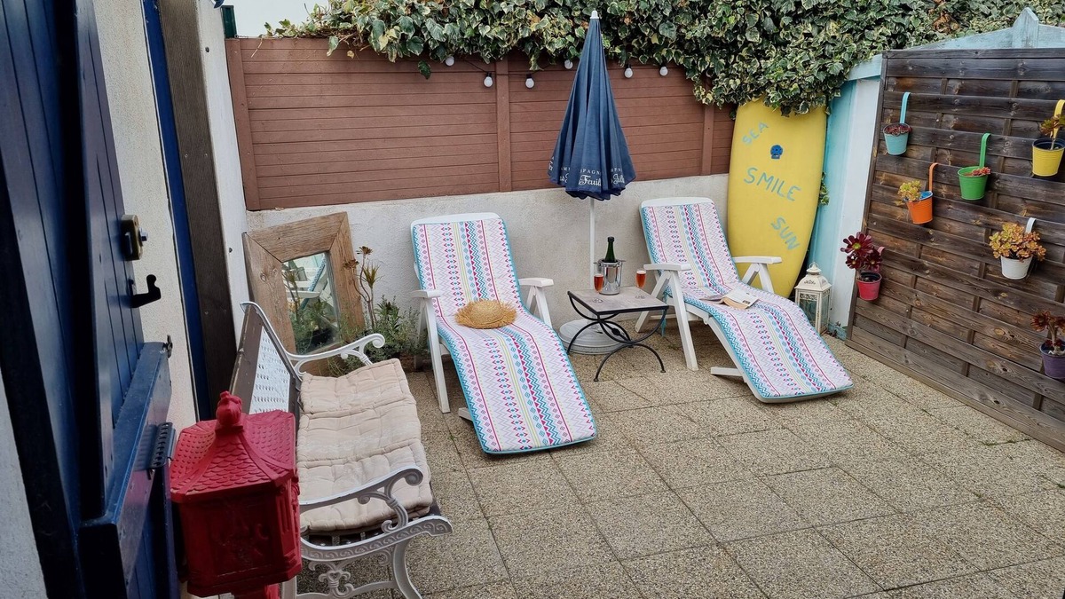 Bormes-Les-Mimosas Apartment | Beautiful apartment in terraced villa, not overlooked quiet Bormes
