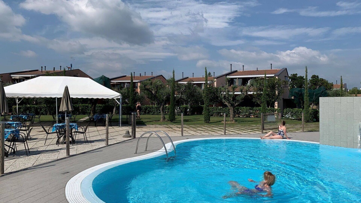 Moniga del Garda Apartment | Beautiful apartment for 2 guests with pool, WIFI, A/C, TV, balcony, pets allowed and parking