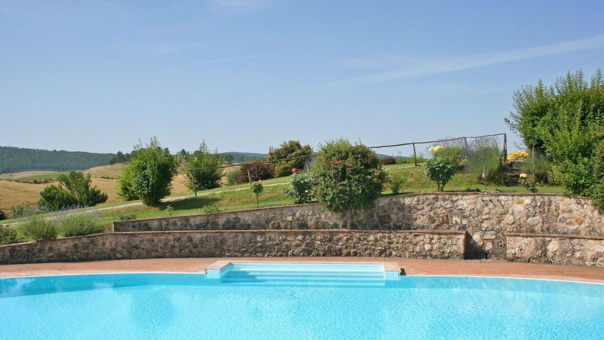 Monteroni d'Arbia Apartment | Beautiful apartment for 5 guests with pool, WIFI, panoramic view and parking, close to Siena