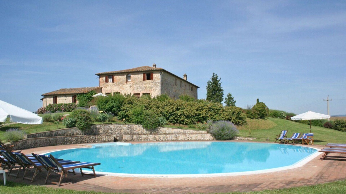 Monteroni d'Arbia Apartment | Beautiful apartment for 7 people with WIFI, pool and parking, close to Siena
