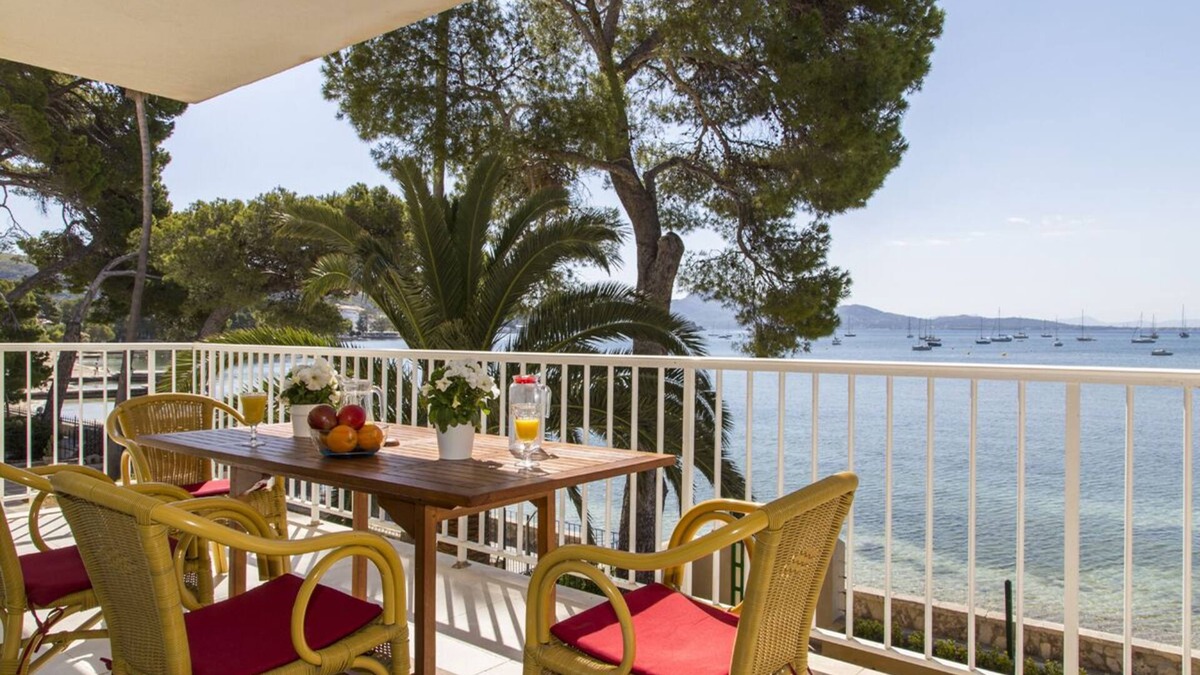 Puerto de Pollensa Apartment | Beautiful apartment on the seafront