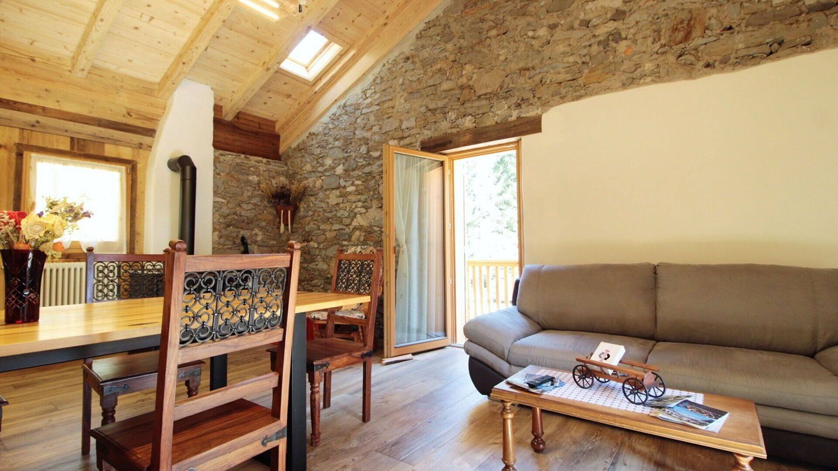 Lozzo di Cadore Apartment | Beautiful apartment for 5 people with WIFI, balcony, pets allowed, panoramic view and parking
