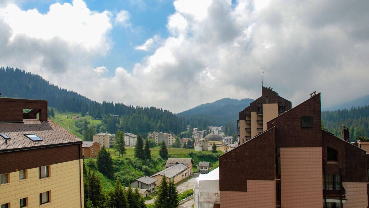 San Bernardino Apartment | Beautiful apartment with pool, WIFI, TV, balcony, pets allowed, panoramic view and parking