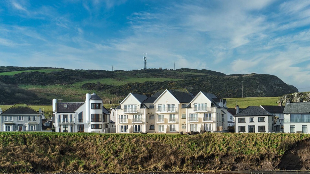 Bushmills Apartment | Beautiful apartment in Portballintrae w/Sea Views