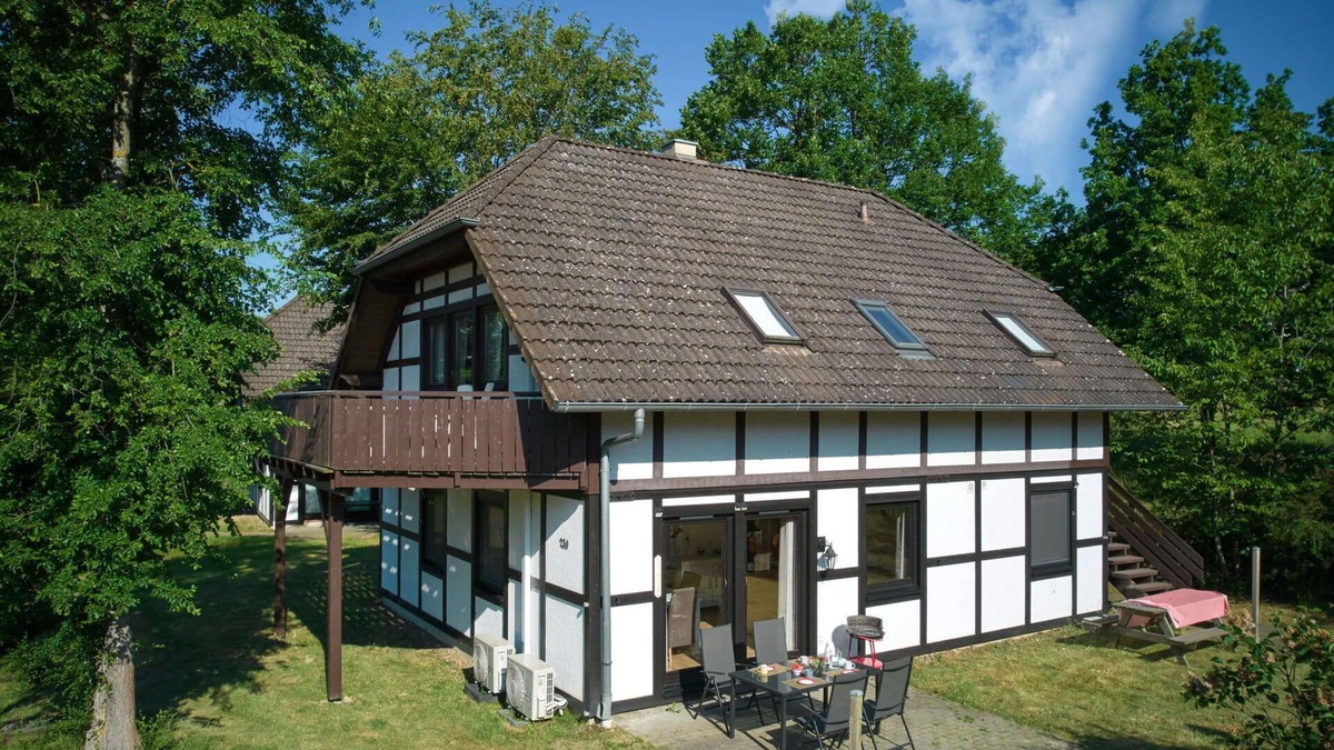 Feriendorf Frankenau House | Beautiful apartment in villa for 8 guests with WIFI, TV, terrace and pets allowed