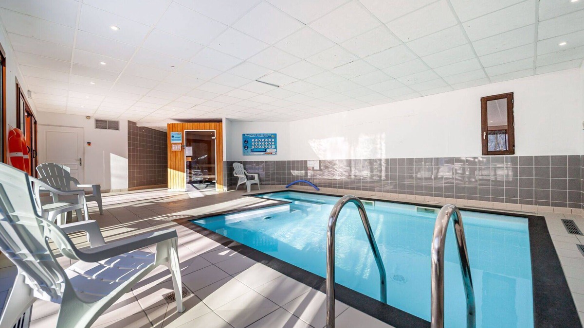 Les Bottieres Apartment | Beautiful apartment for 6 guests with pool, internet, TV, balcony and parking