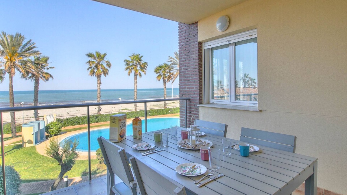 Almadrava Beach Apartment | Beautiful apartment in First Line Marina Azul