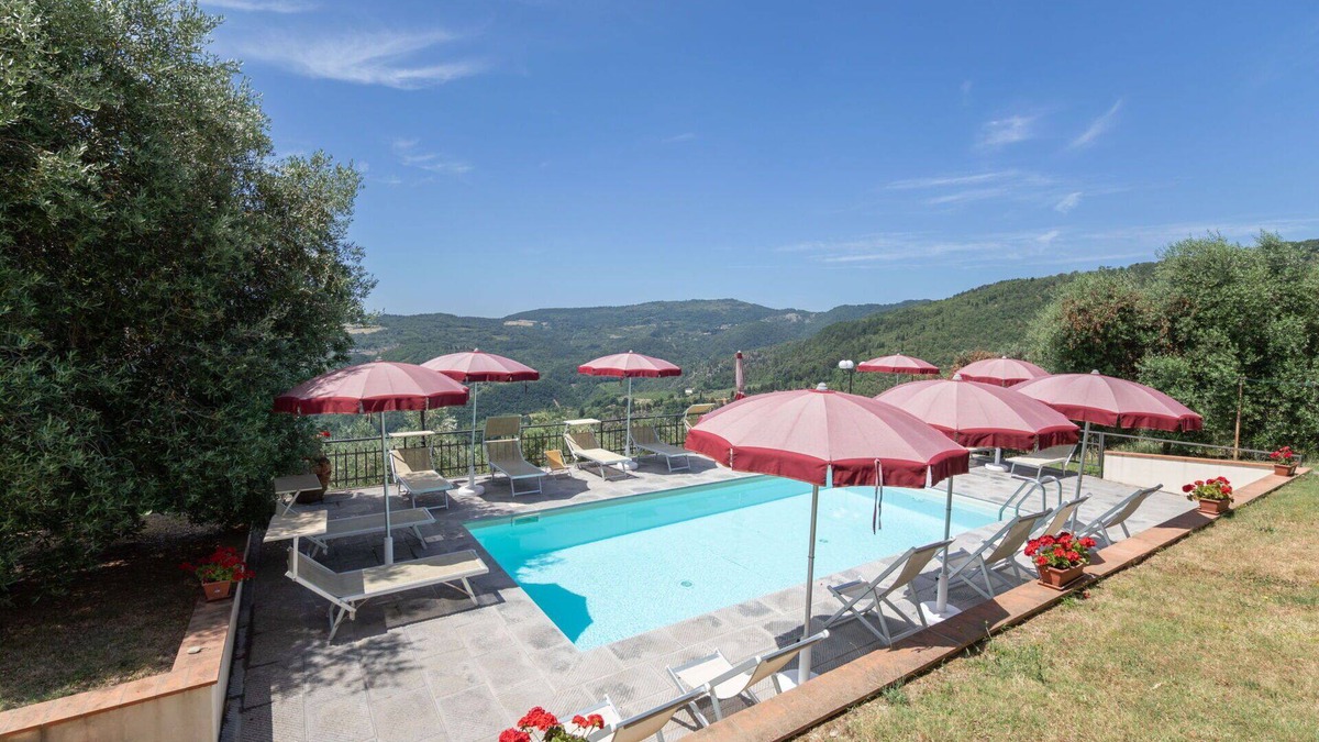 Montebonello Apartment | Beautiful apartment for 8 people with WIFI, pool, TV, pets allowed, panoramic view and parking