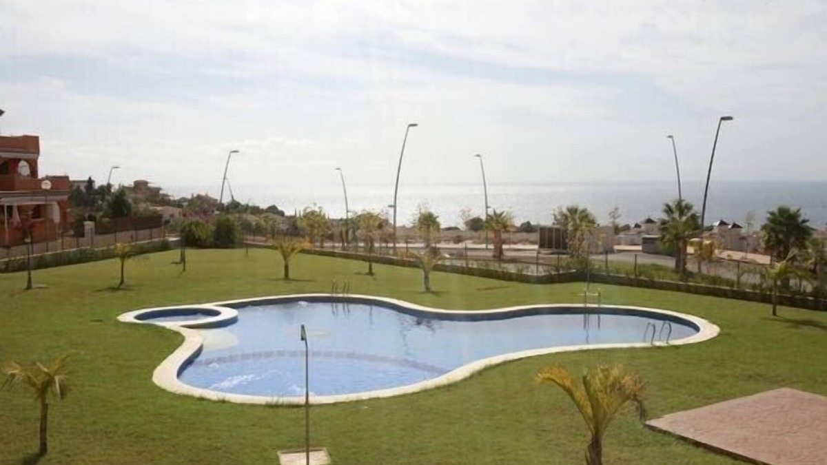 Los Puertos Apartment | Beautiful apartment 500 m from the beach with private garden and sea views