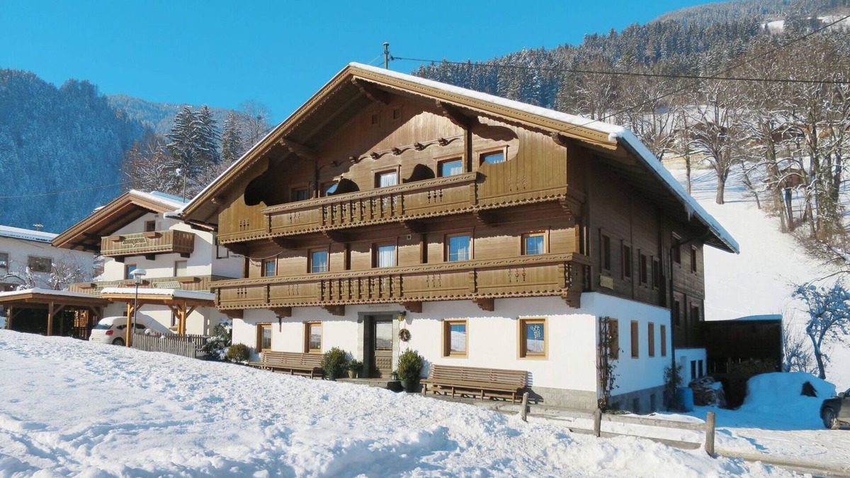 Schwendau Apartment | Beautiful apartment for 10 guests with WIFI, TV, balcony and parking