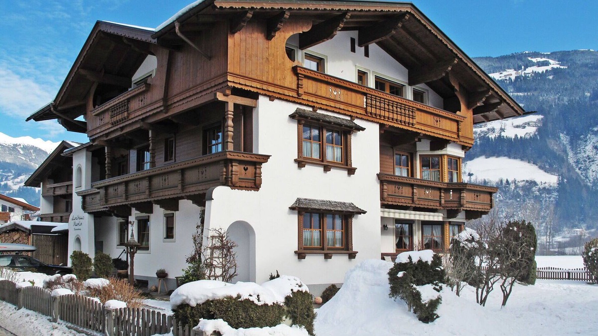 Distelberg Apartment | Beautiful apartment for 10 people with WIFI, TV, patio and parking