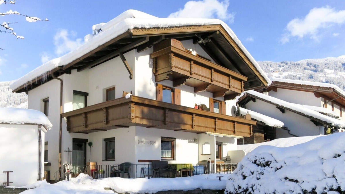 Aschau Im Zillertal Apartment | Beautiful apartment for 8 guests with WIFI, TV, balcony and parking