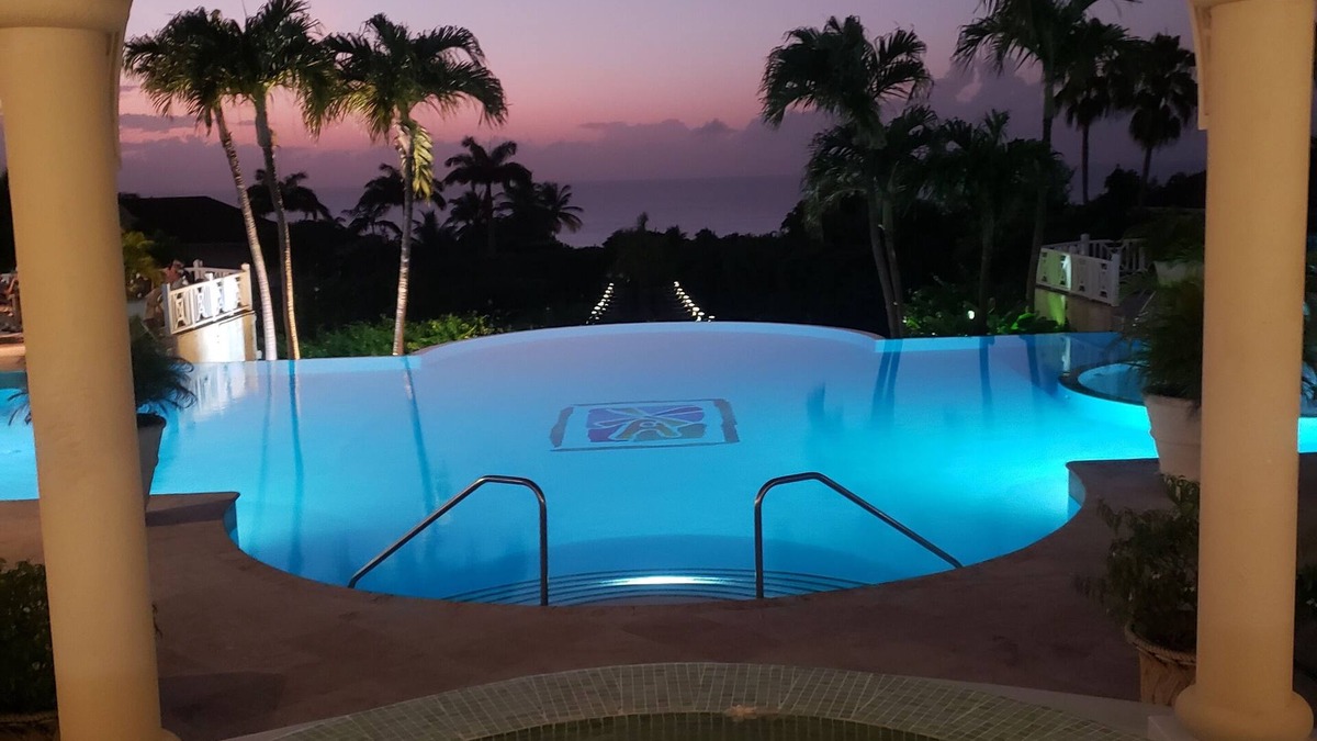 Sugar Hill Apartment | Beautiful apartment overlooking fabulous landscaped gardens and pools.