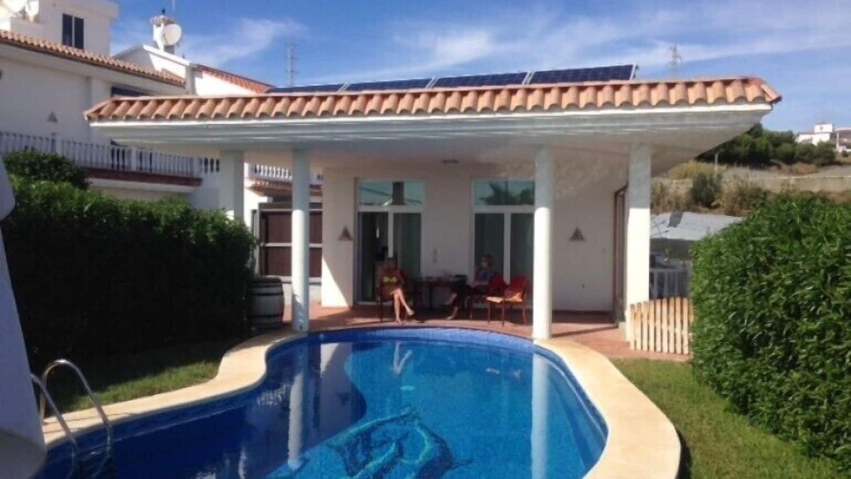 Rio Velez House | Beautiful apartment by the pool - 200 m to the sea