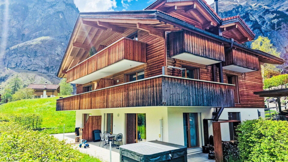 Blausee Apartment | Beautiful apartment for 3 people with WIFI, hot tub, TV, terrace, panoramic view and parking