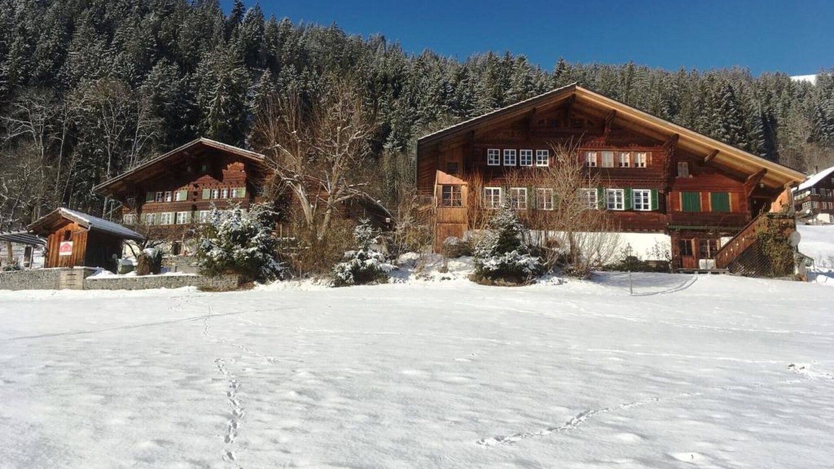 Zweisimmen Apartment | Beautiful apartment for 7 guests with WIFI, TV and balcony