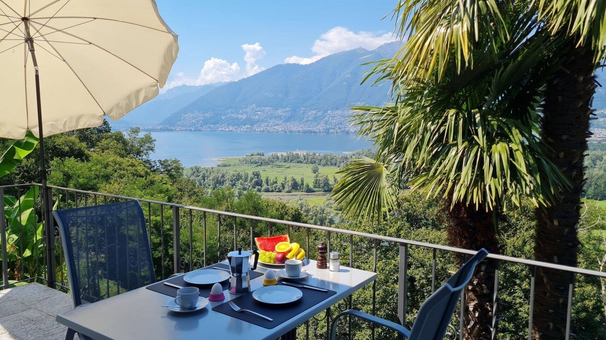Magadino Apartment | Beautiful apartment for 2 people with WIFI, TV, patio, panoramic view and parking