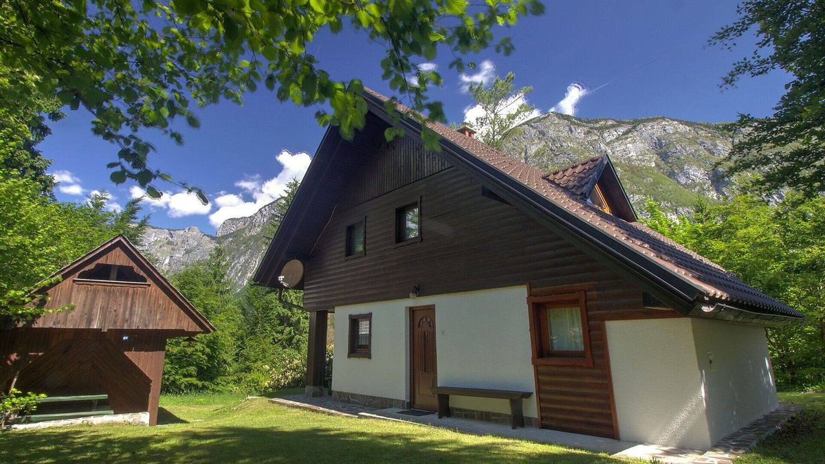 Ukanc Apartment | Beautiful apartment for 5 guests with TV, patio and parking