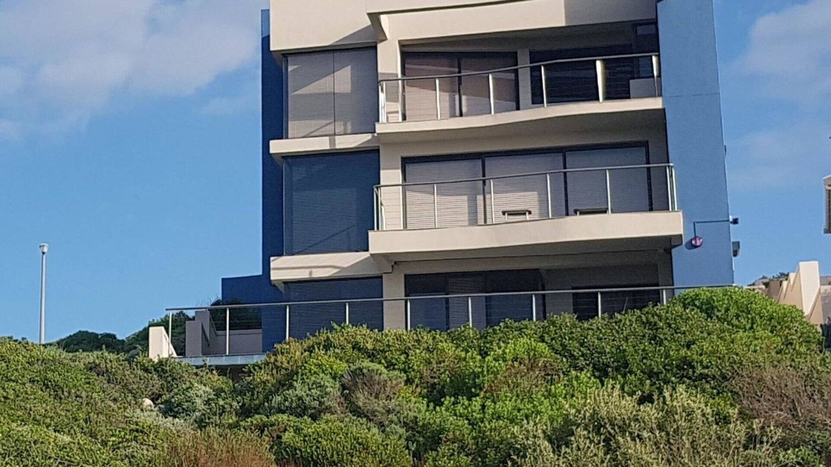 Gansbaai Apartment | Beautiful apartment for 4 guests with pool, WIFI, TV, terrace and parking