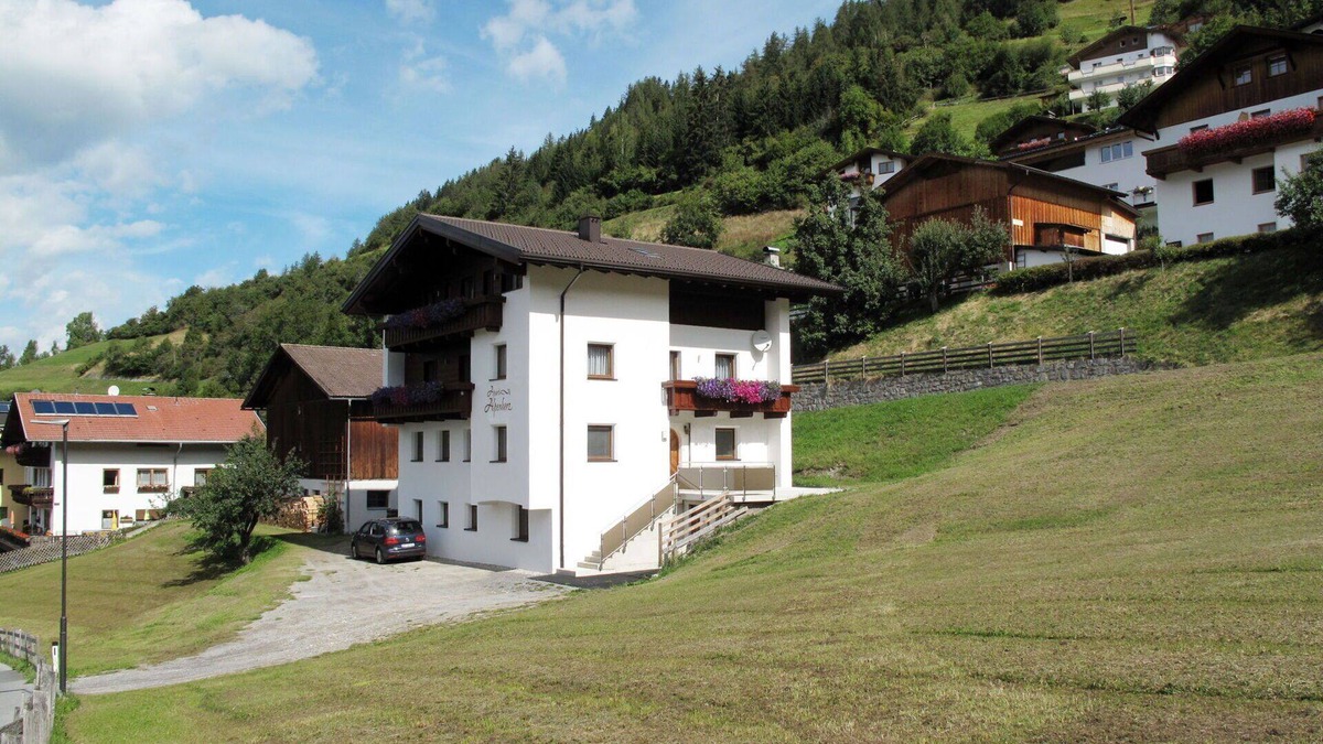 Fendels Apartment | Beautiful apartment for 4 people with WIFI, TV, balcony and parking