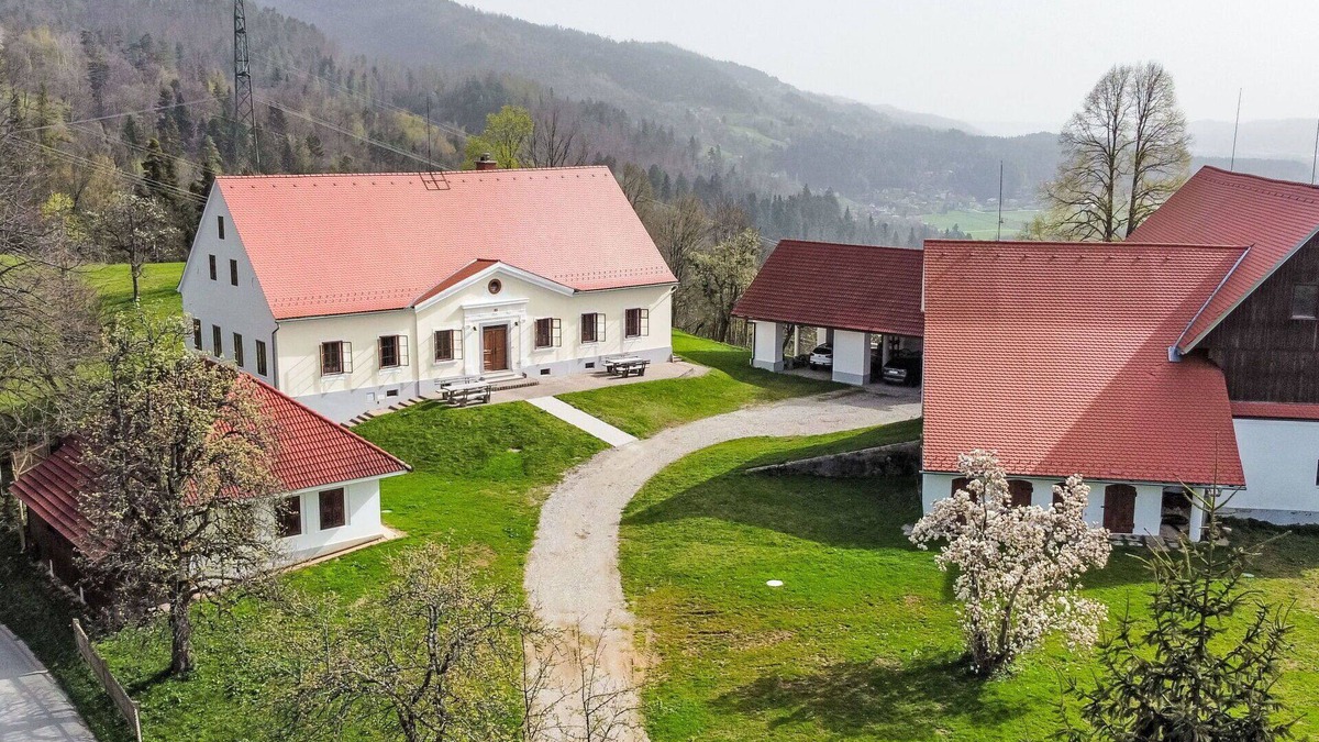 Pohorje Apartment | Beautiful apartment for 3 guests with WIFI, pool, TV and parking