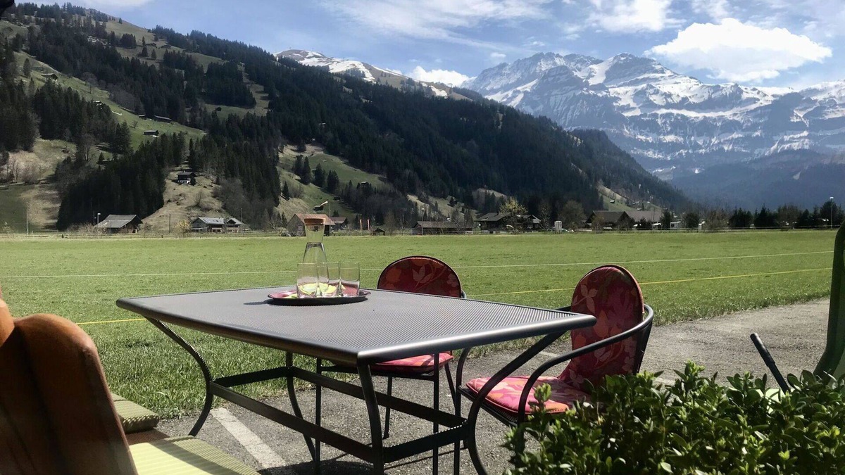 Lenk Apartment | Beautiful apartment for 4 people with WIFI, TV and balcony