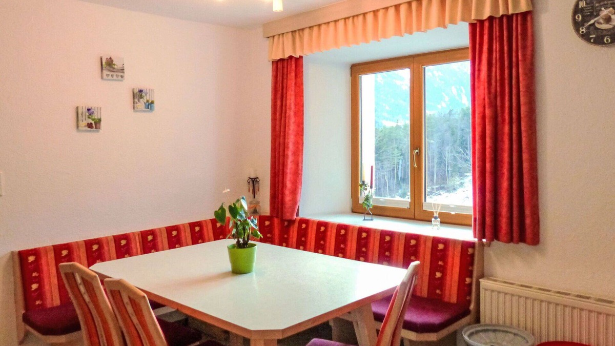 Oetz Apartment | Beautiful apartment for 8 guests with WIFI, TV, balcony, pets allowed and parking