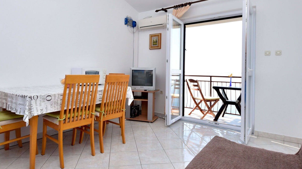 Tribanj Apartment | Beautiful apartment for 3 guests with A/C, WIFI, TV, terrace and parking