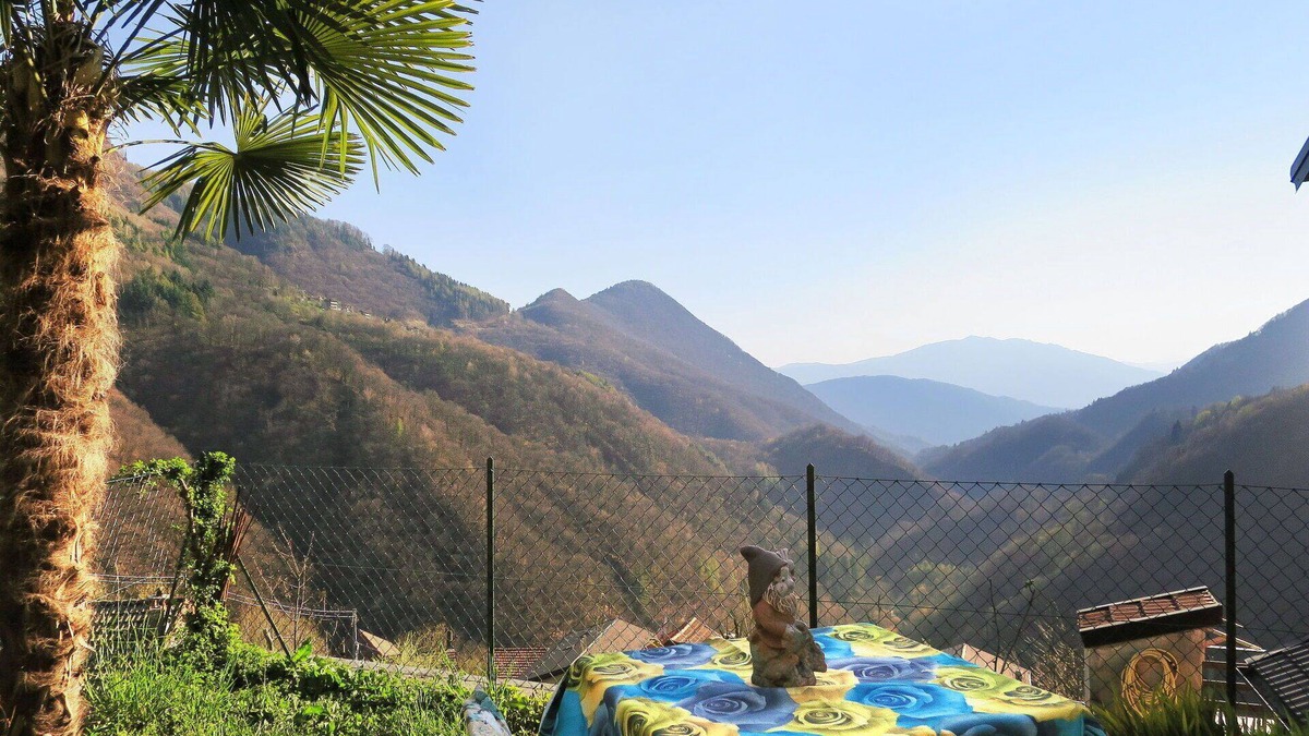 Premeno Apartment | Beautiful apartment for 4 guests with TV, balcony and pets allowed