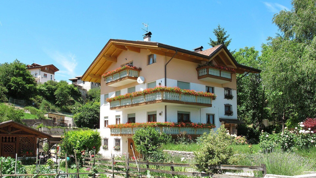 Coredo Apartment | Beautiful apartment for 6 guests with WIFI, TV, patio, pets allowed and parking