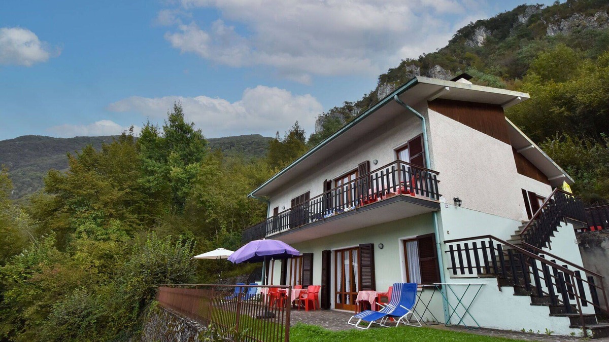 Vesta Apartment | Beautiful apartment for 8 people with TV, terrace, pets allowed and parking