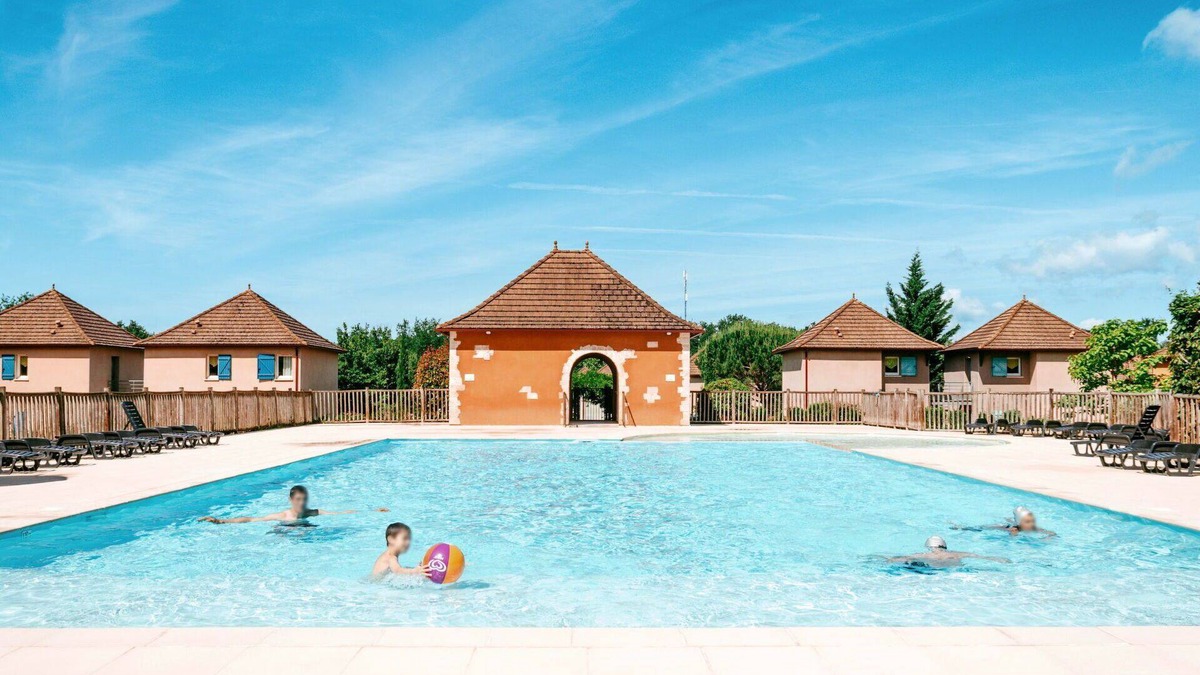 Prayssac Apartment | Beautiful apartment for 3 guests with WIFI, pool, TV, terrace, pets allowed and parking