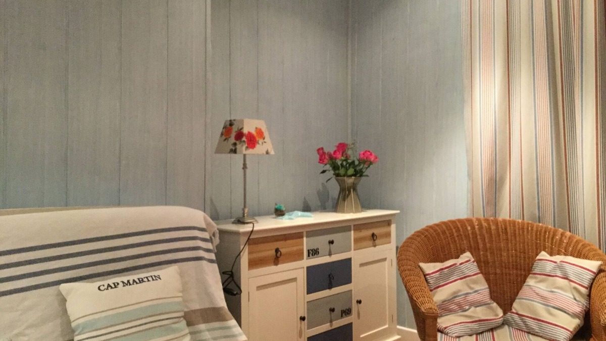 Cote de Granit Rose Condo | Beautiful apartment 300 m from the beach in Trébeurden for 5 people