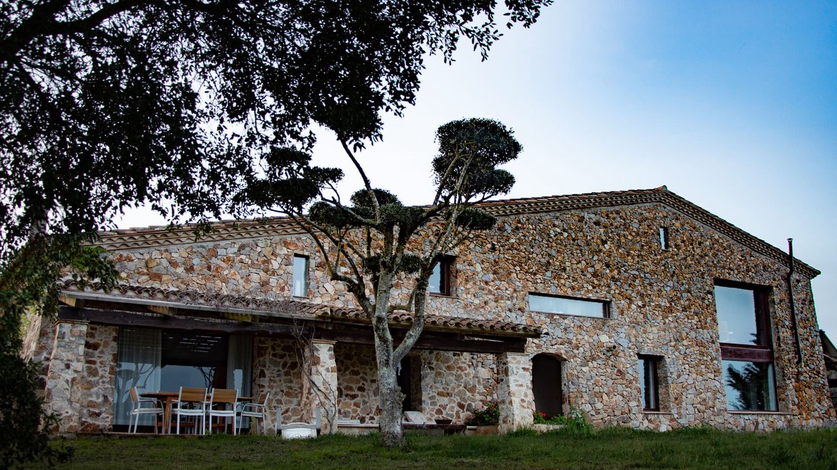 Vidreres House | Beautiful apartment in country house in the middle of nature