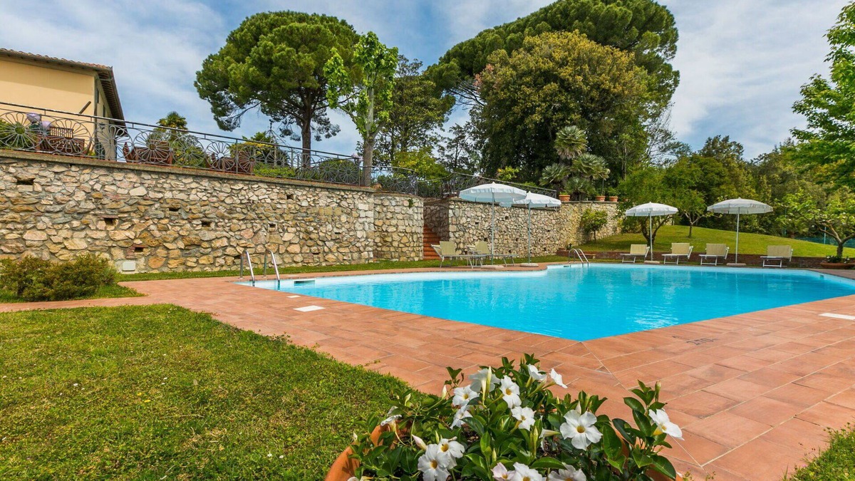 Crespina Villa | Beautiful apartment in villa for 8 guests with private pool, WIFI, terrace, pets allowed and par.