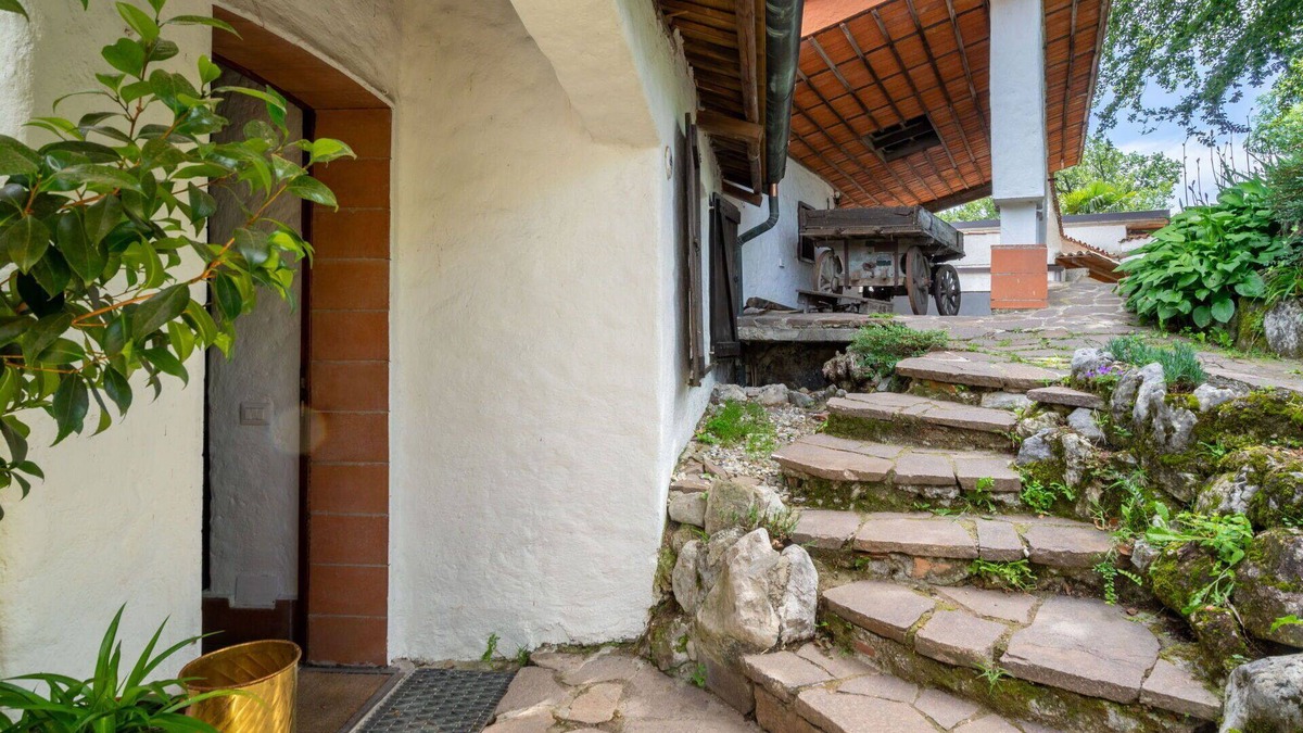 Leggiuno House | Beautiful apartment in villa for 6 people with TV, terrace, pets allowed and parking