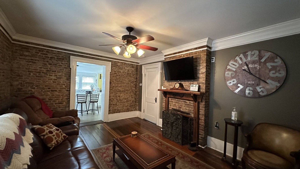 Bardstown Apartment | Beautiful apartment in the heart of downtown Bardstown, KY