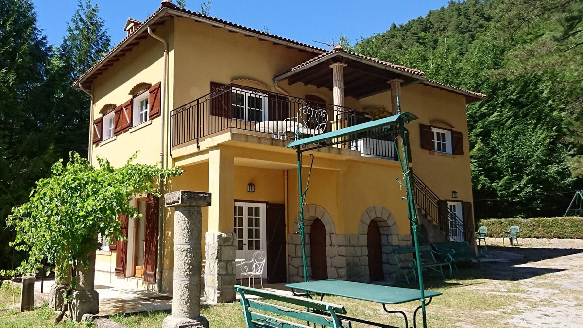 Annot Apartment | Beautiful apartment in a house in the heart of Provence