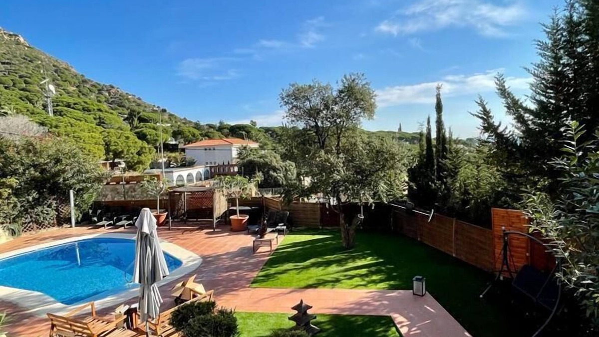 Cabrils Apartment | Beautiful apartment in villa with pool and garden