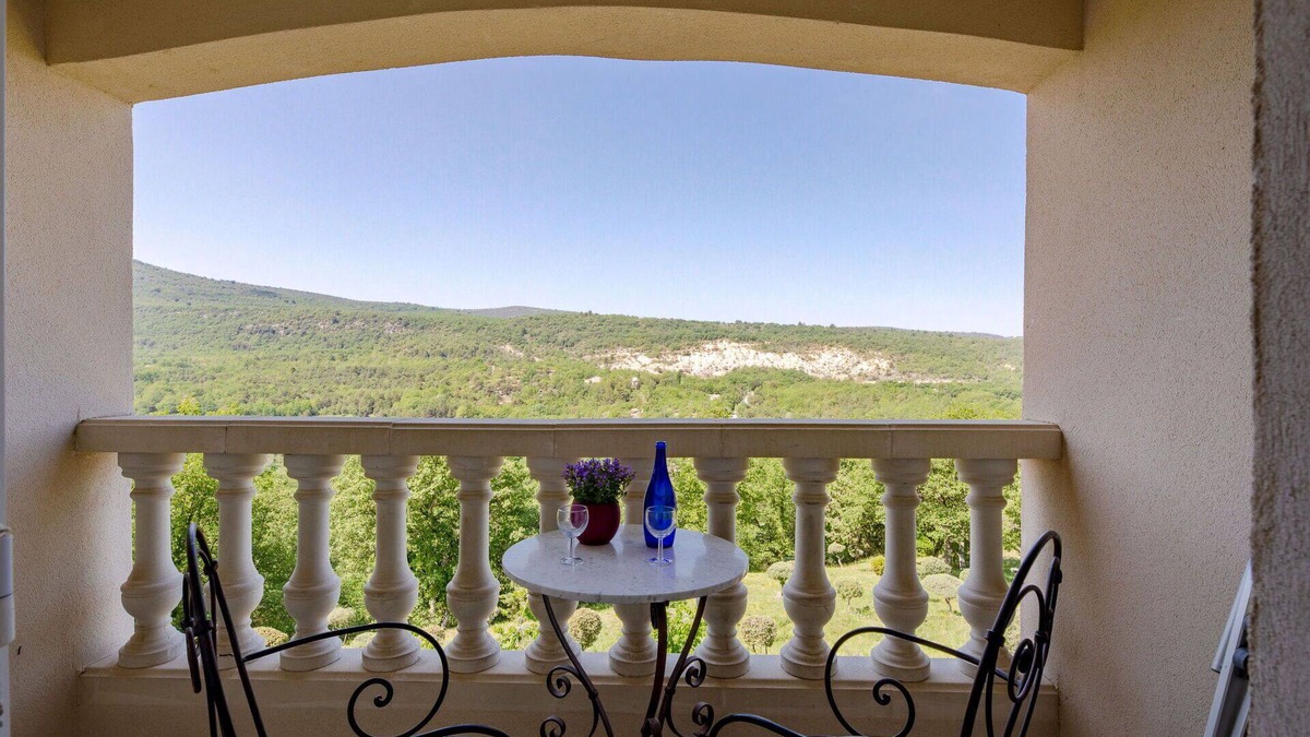 Bauduen Villa | Beautiful apartment in villa with WIFI, TV, balcony, pets allowed, panoramic view and parking