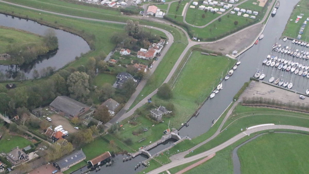 Edam Apartment | Beautiful apartment in historical Edam, 30 min from Amsterdam, 150 m Markermeer