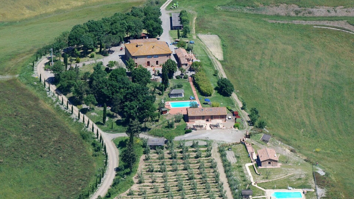 Peccioli Villa | Beautiful apartment in villa for 3 guests with pool, WIFI, panoramic view and parking