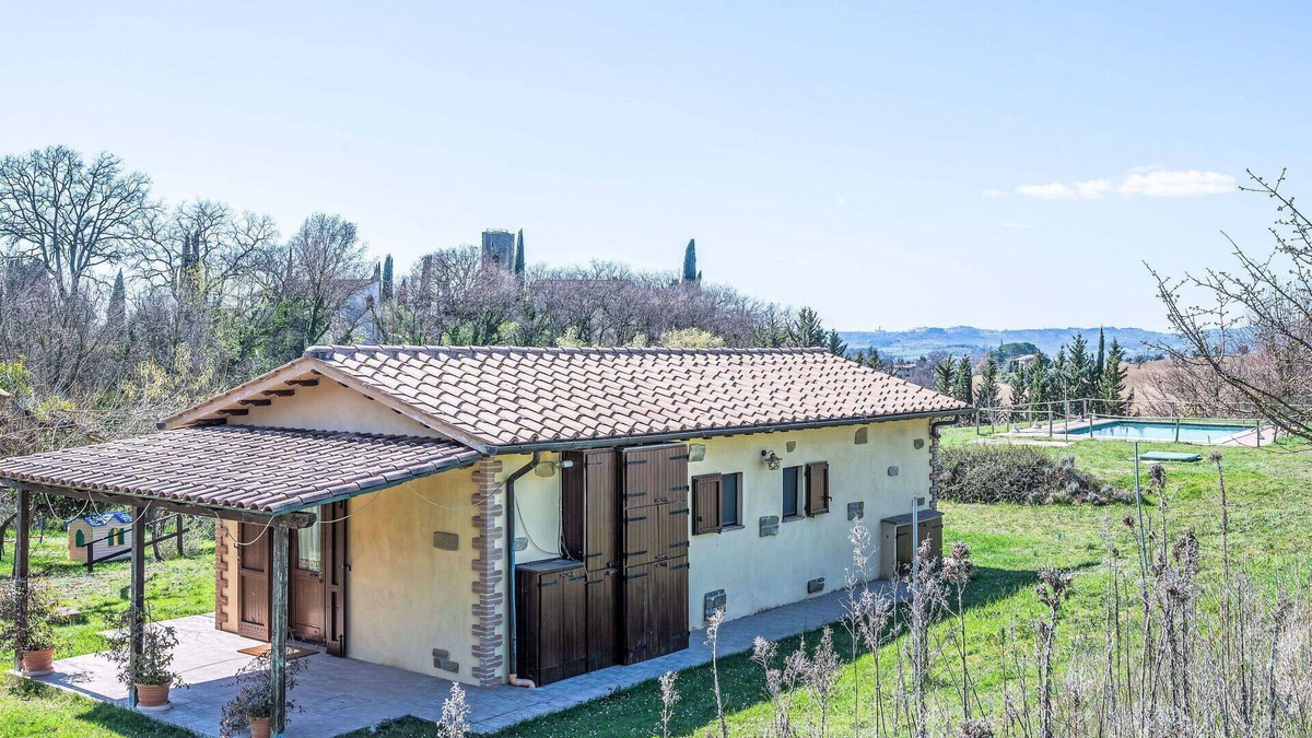 Lidarno Villa | Beautiful apartment in villa for 4 guests with WIFI, pool, A/C, TV, patio, pets allowed and park.