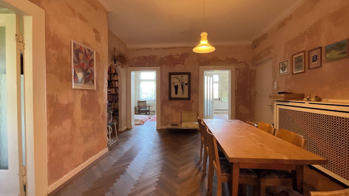 Neustadt-Sued Apartment | Beautiful apartment in old building in top location directly on the Rhine with balcony