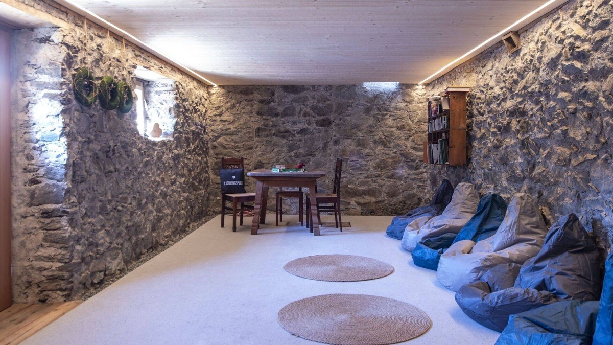 Kauns Villa | Beautiful apartment in villa for 8 guests with WIFI, terrace and parking